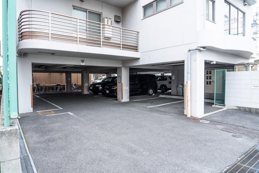 第一駐車場外観